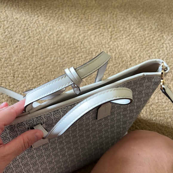 Tory Burch Small Gemini Link Coated Canvas Tote. Color: New Ivory - Picture 4 of 14